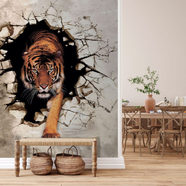 Tiger vychádza z diery v stene Tiger vychádza z diery v stene