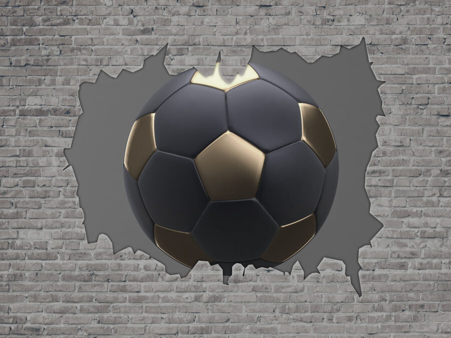 Futbalová lopta narazí do steny