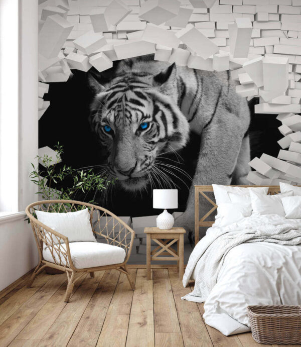 Tiger prichádza cez dieru v stene Tiger prichádza cez dieru v stene