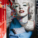 Fototapety Žena s červenými perami a kvetmi