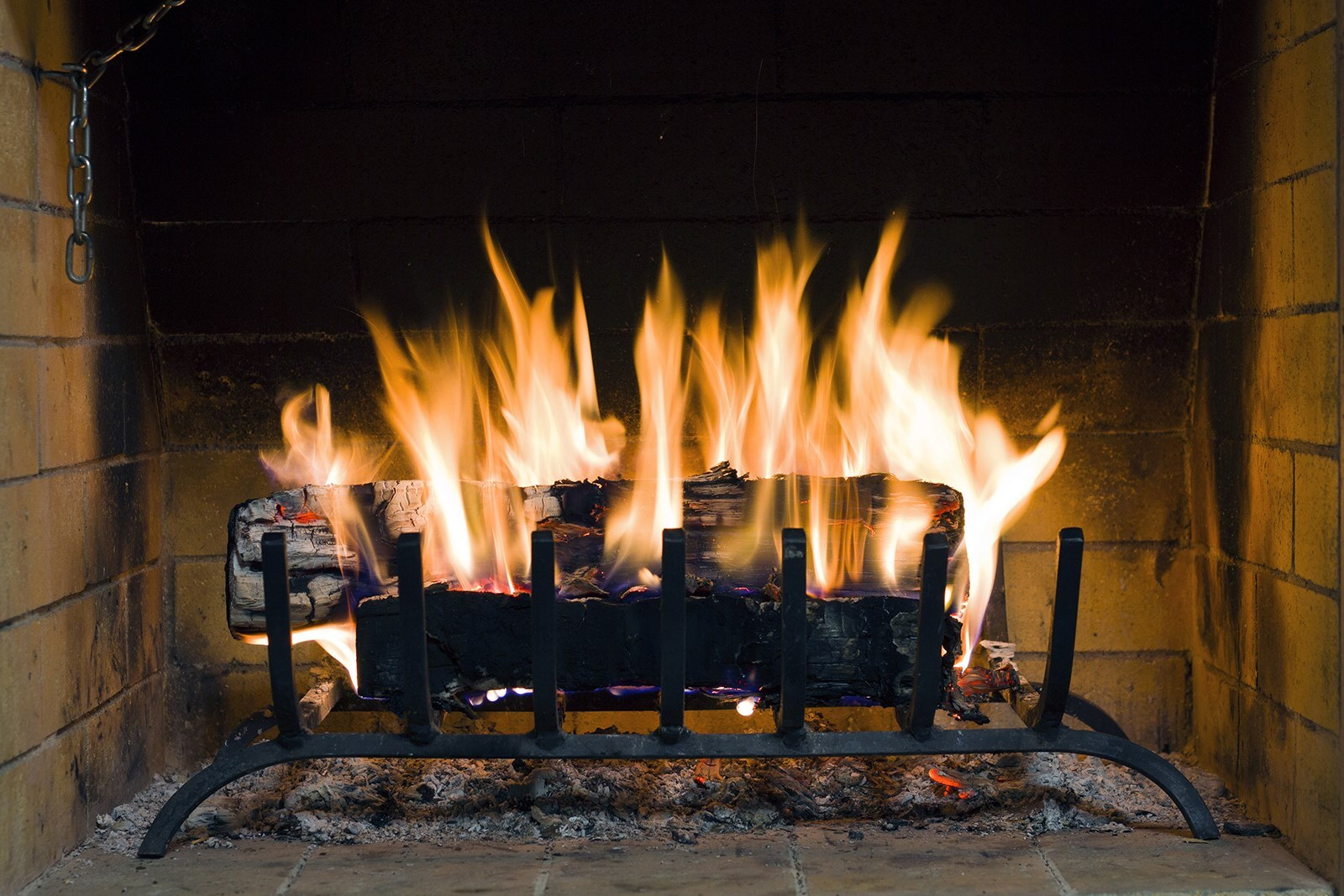 u56584p - Oheň v krbe - tegory