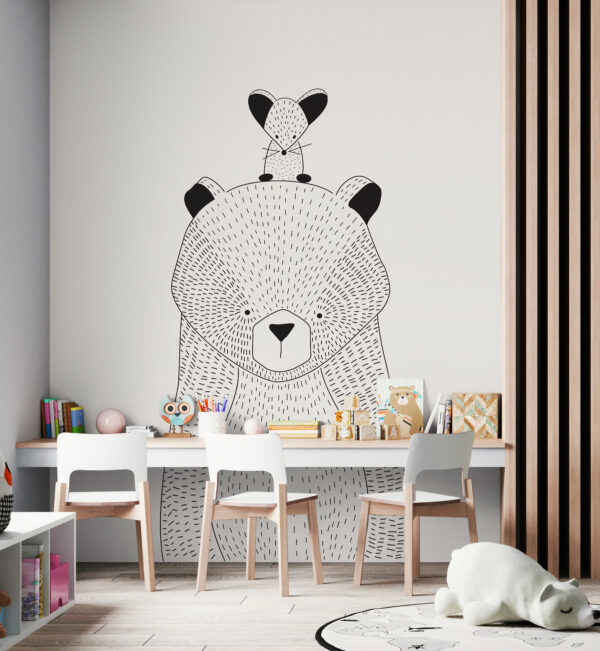 Medveď s myšou na chrbte u98483pir1m 600x651 - Medveď s myšou na chrbte