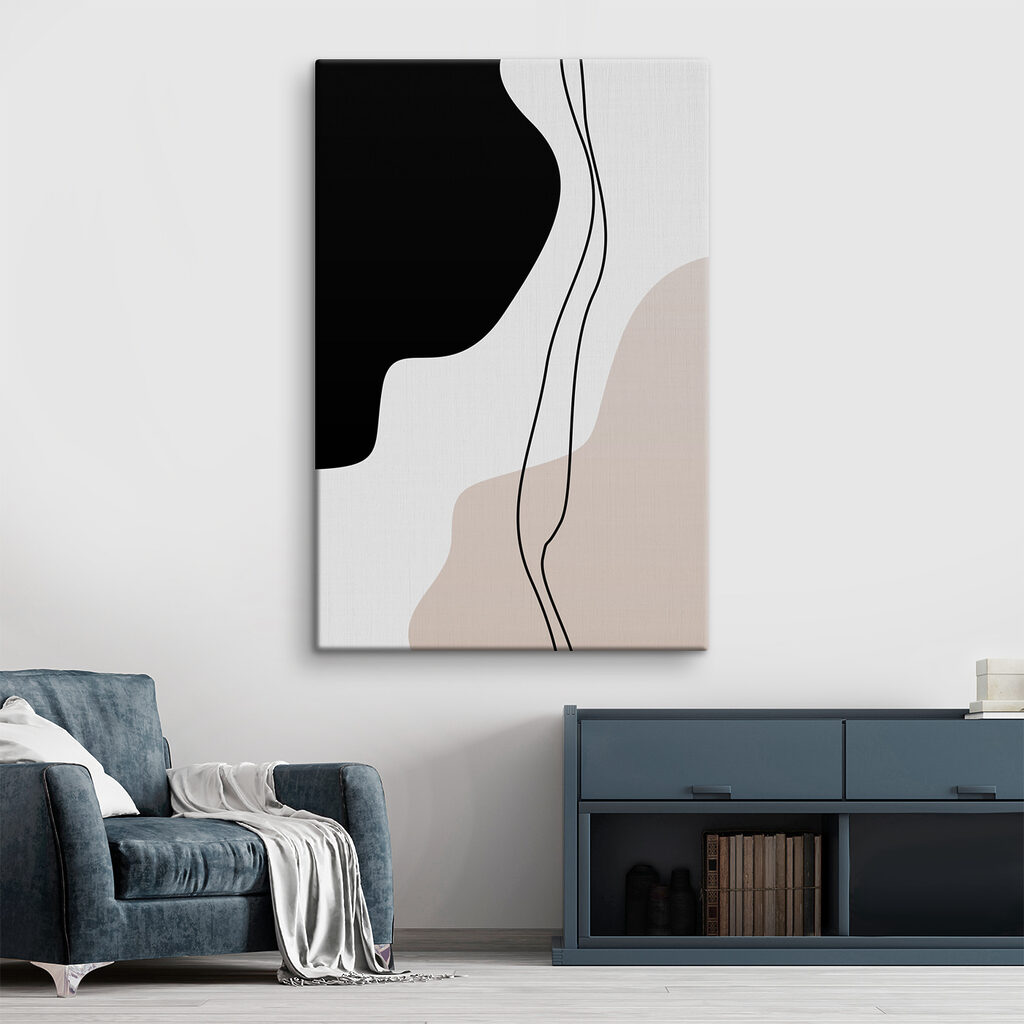 A black and white image of a necklace