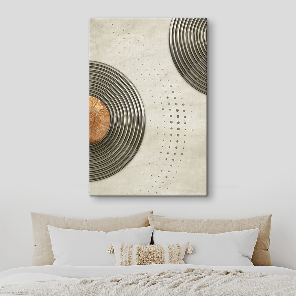 A circular metal rings with a brown circle