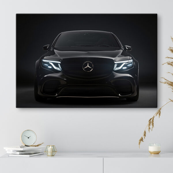 Čierne auto so zapnutými svetlami Čierne auto so zapnutými svetlami