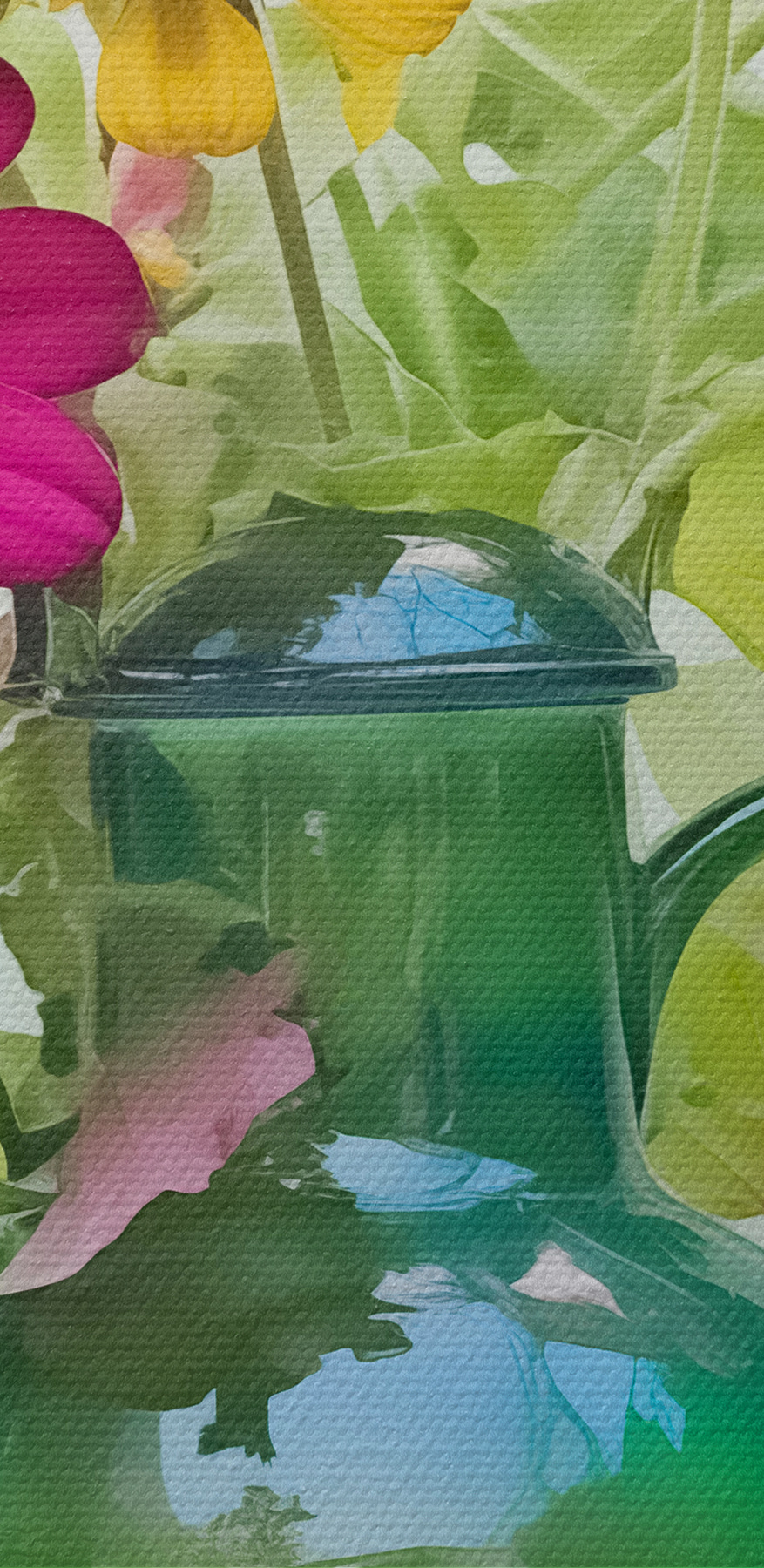 Zelená čajová kanvica s farebnými kvetmi