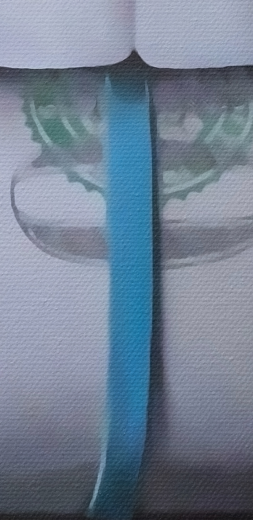 Detailný záber na ústa ženy so zrolovanou dolárovou bankovkou