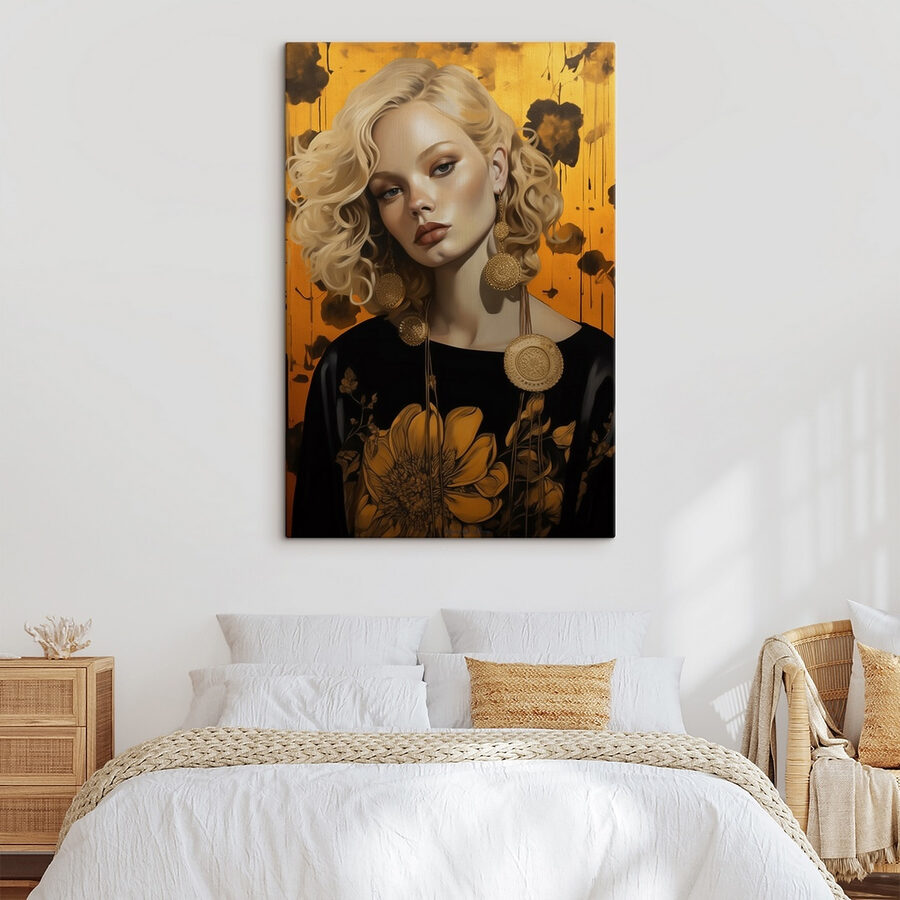 Žena s kučeravými blond vlasmi a veľkými náušnicami