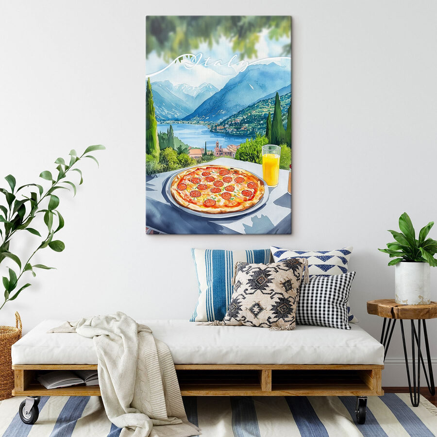 Pizza a džús na stole s horami a stromami Pizza a džús na stole s horami a stromami