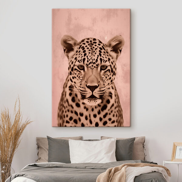 Majestátny leopard v jemných tónoch. Majestátny leopard v jemných tónoch.