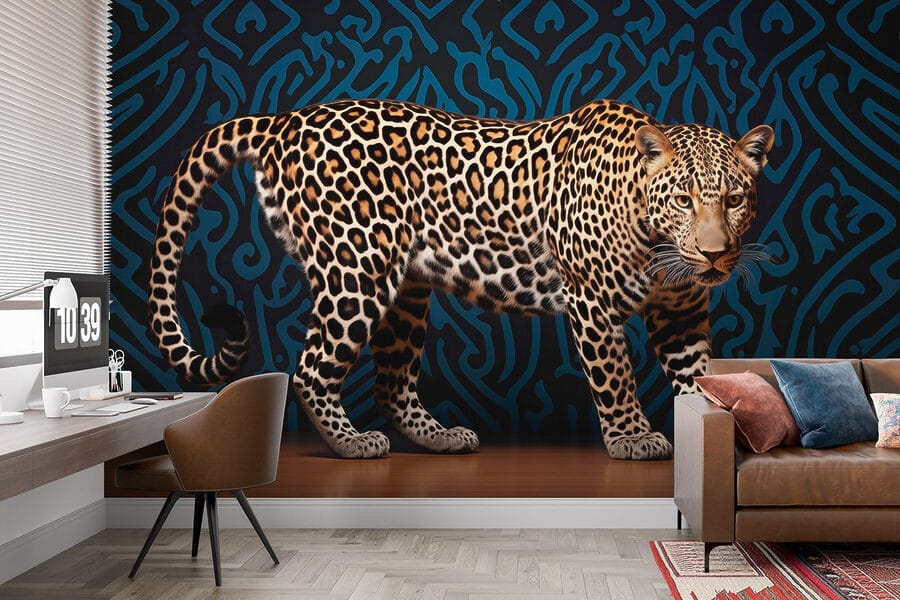 Leopard stojaci na drevenej podlahe