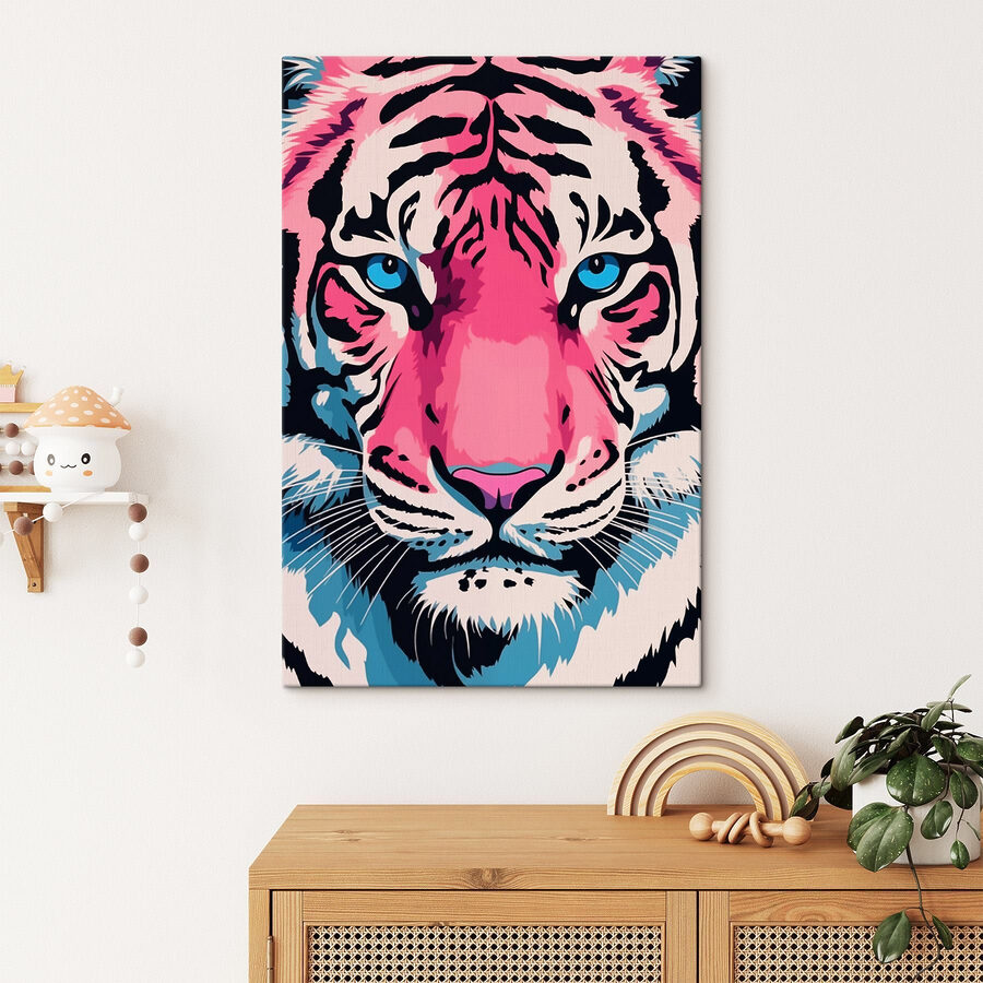 Odvážny tiger s výraznými modrými očami
