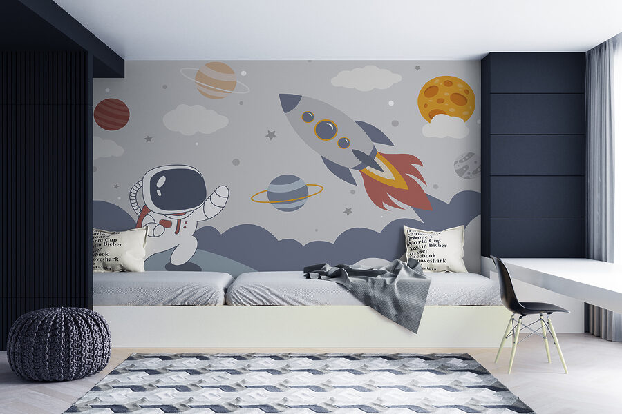 Karikatúra astronauta kráčajúceho po planéte s raketou na oblohe