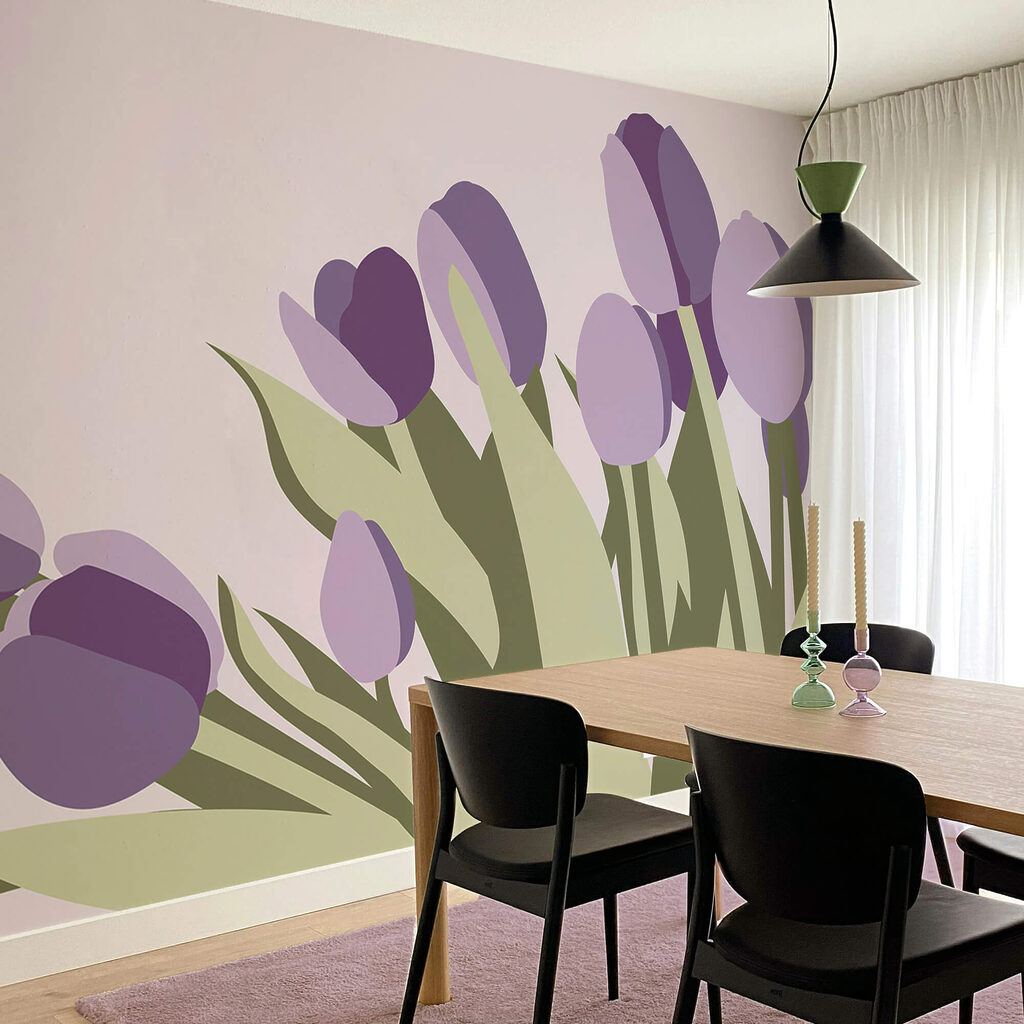 Zopár fialových tulipánov