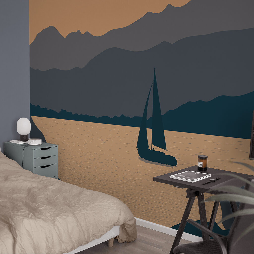 Plachetnica na vode s horami v pozadí