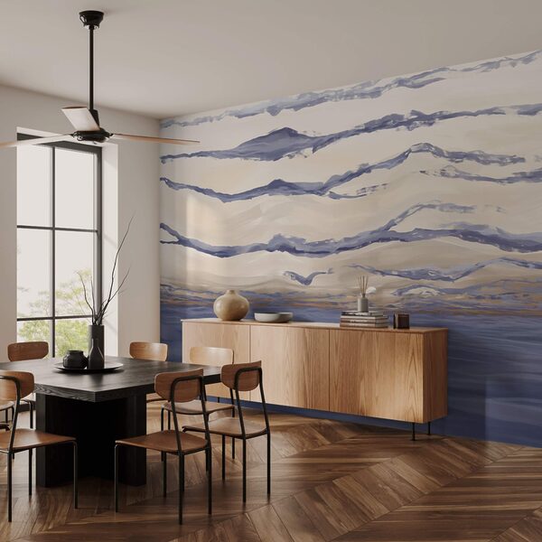 Voda s vlnami a lietajúcimi vtákmi