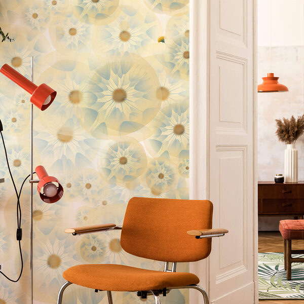 Skupina kvetov v žltých a modrých farbách