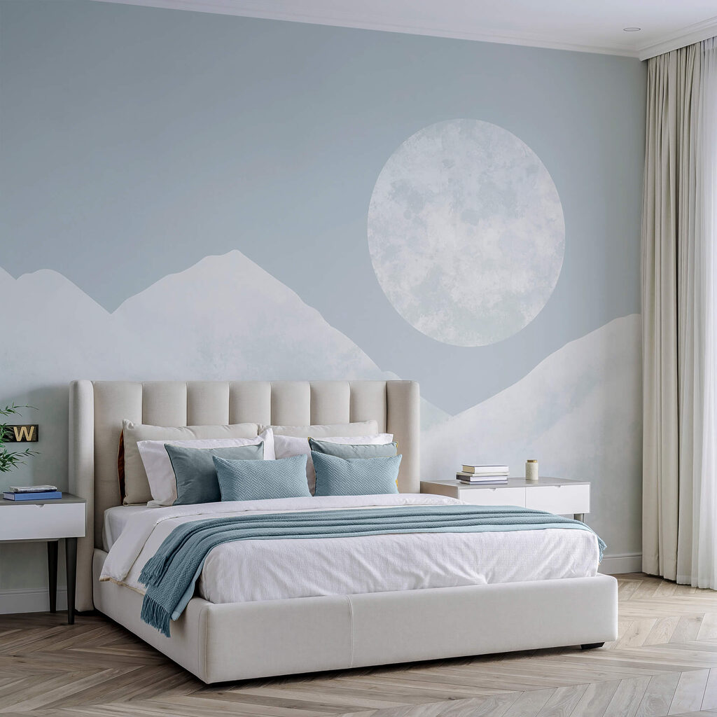 Mesiac nad zasneženou horou