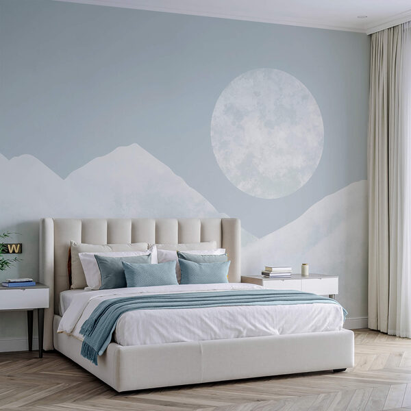 Mesiac nad zasneženou horou