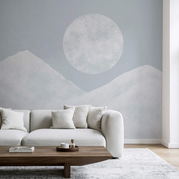 Mesiac nad zasneženou horou