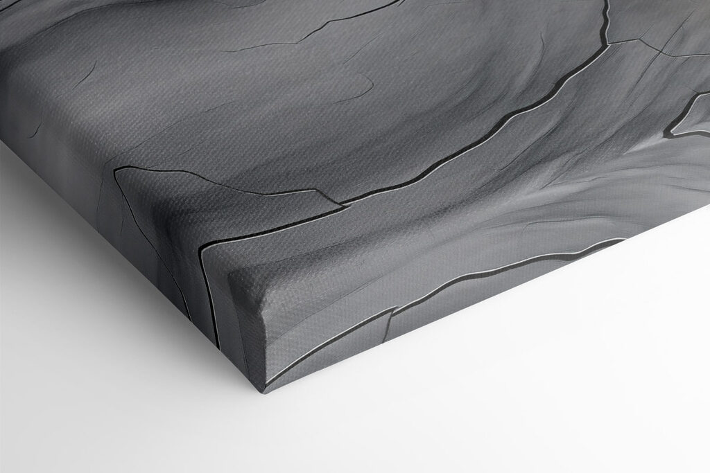 Fluid patterns in striking contrast